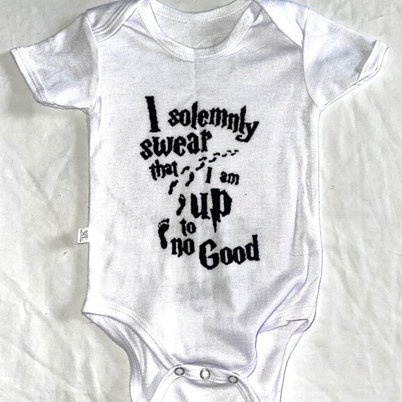 Harry Potter Baby Onesie 3-6M “Up To No Good” Bodysuit Funny Wizard Tee-KC124 - Picture 3 of 4